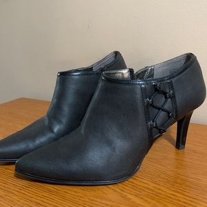 Women’s black heels